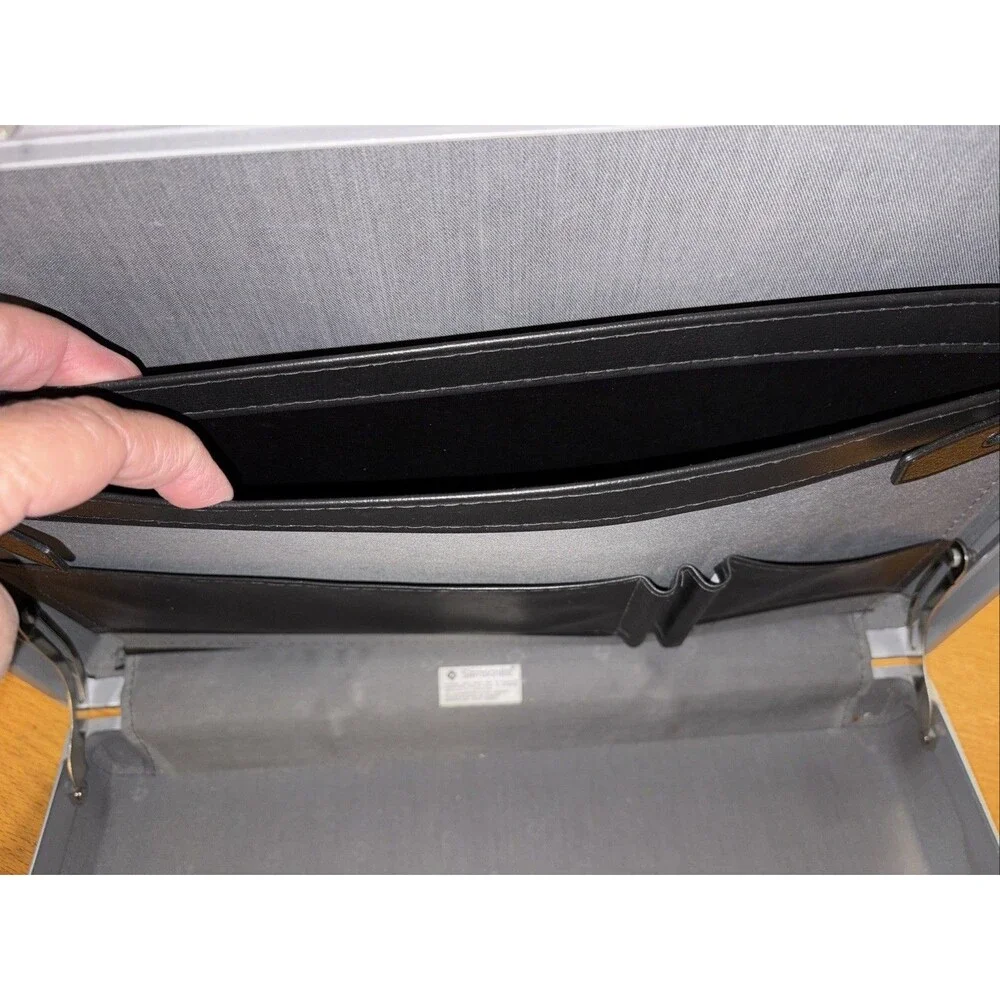 Vintage 1970’s Samsonite Black Hard Shell Briefcase Attaché No Key 18”x 12”x3.5”